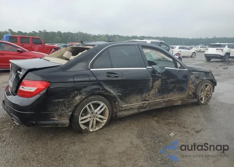 2013 Mercedes-Benz C 300 4Matic из США, поврежденный, VIN WDDGF8AB1DG084702